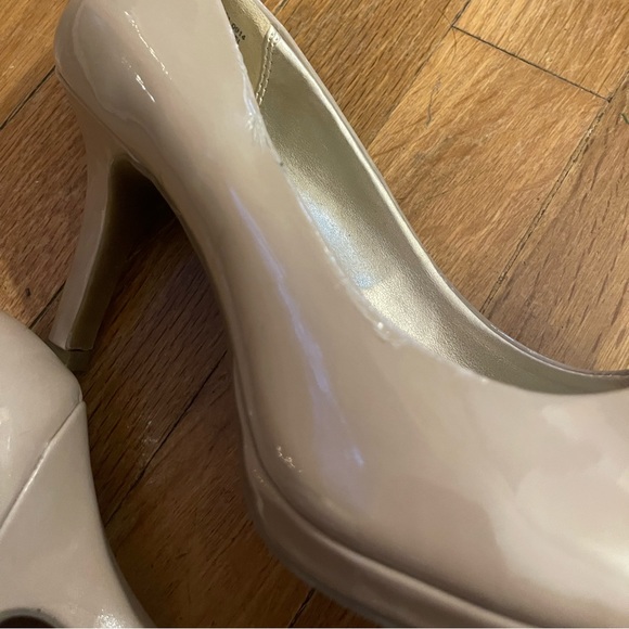 Women's Rainaa Peep Toe Platform Stiletto Dress Pumps in shiny nude - Picture 2 of 9